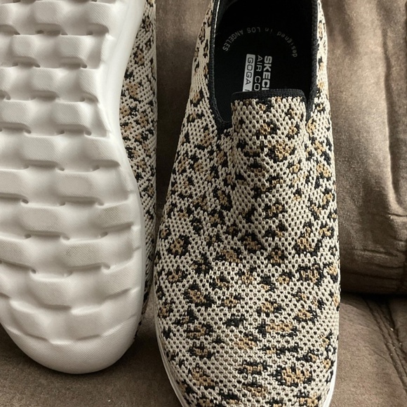 SKECHERS SLIP ON SHOES NEW, NO BOX - Picture 4 of 4